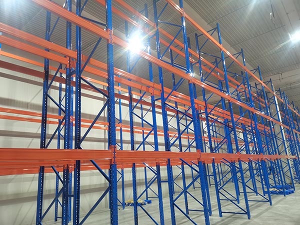 安装好的横梁货架