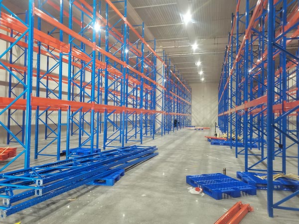 托盘式货架安装