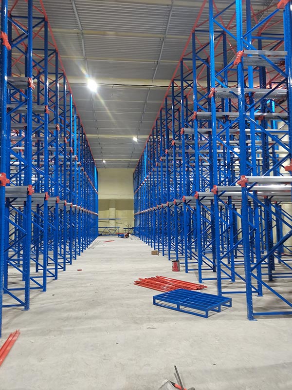 贯通式货架安装现场