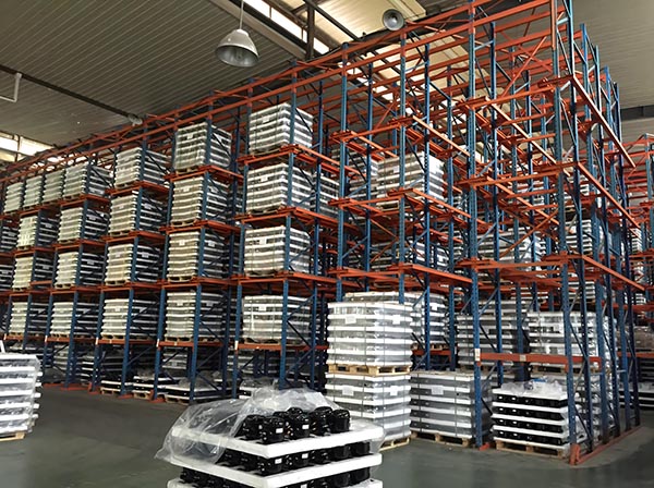 重型贯通式货架