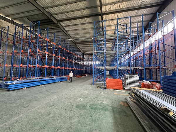 四向穿梭车立体库正在安装