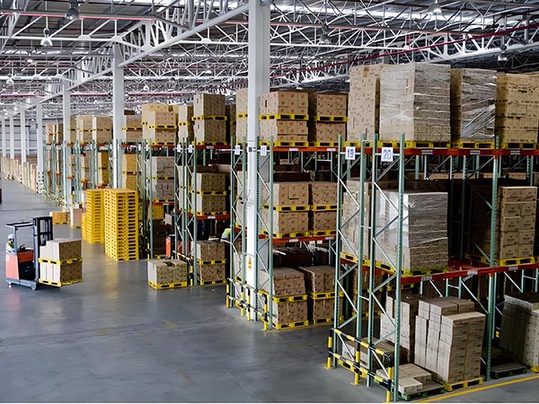 如何选择适合自己冷库的贯通货架类型？