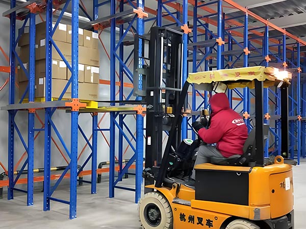 驶入式货架有哪些优点,现在越来越多的人选择贯通货架