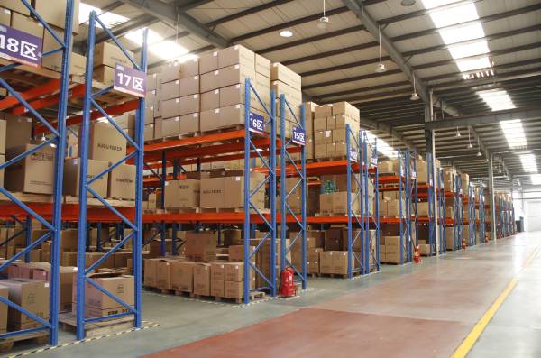 如何根据仓库高度设计重型货架层数